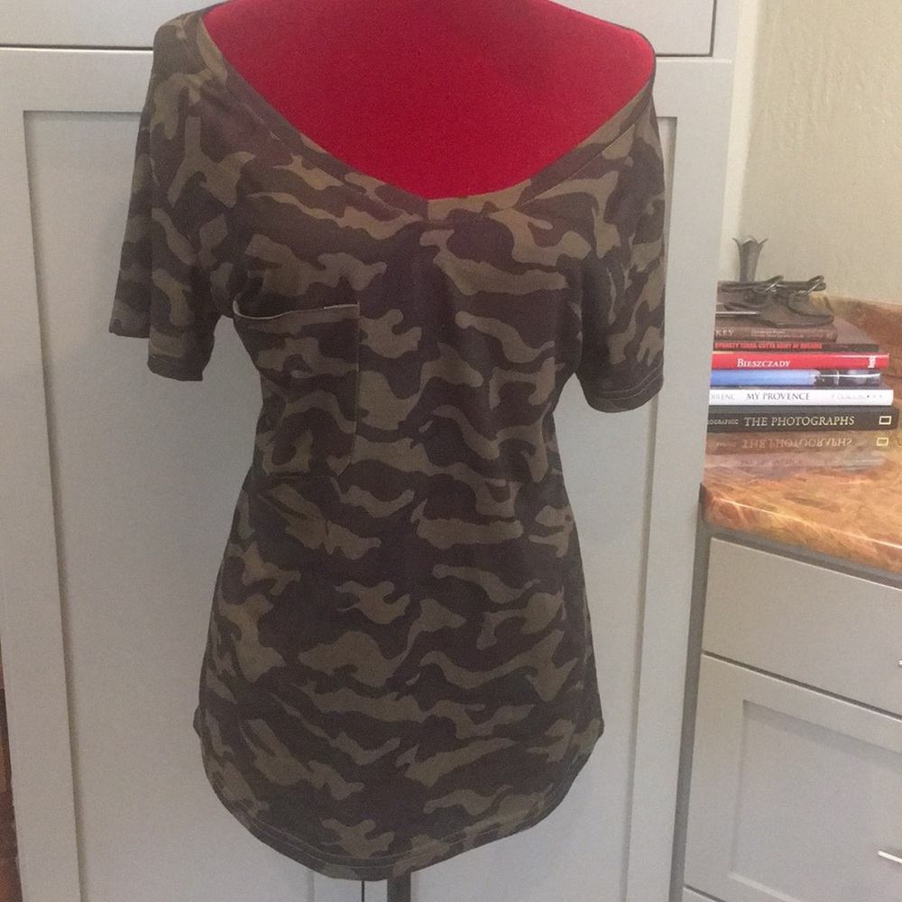 Slochy camo vee/off shoulder tee